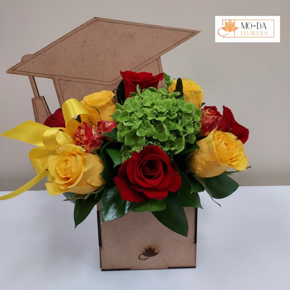 Arreglo graduacion cubo madera biodegradable
