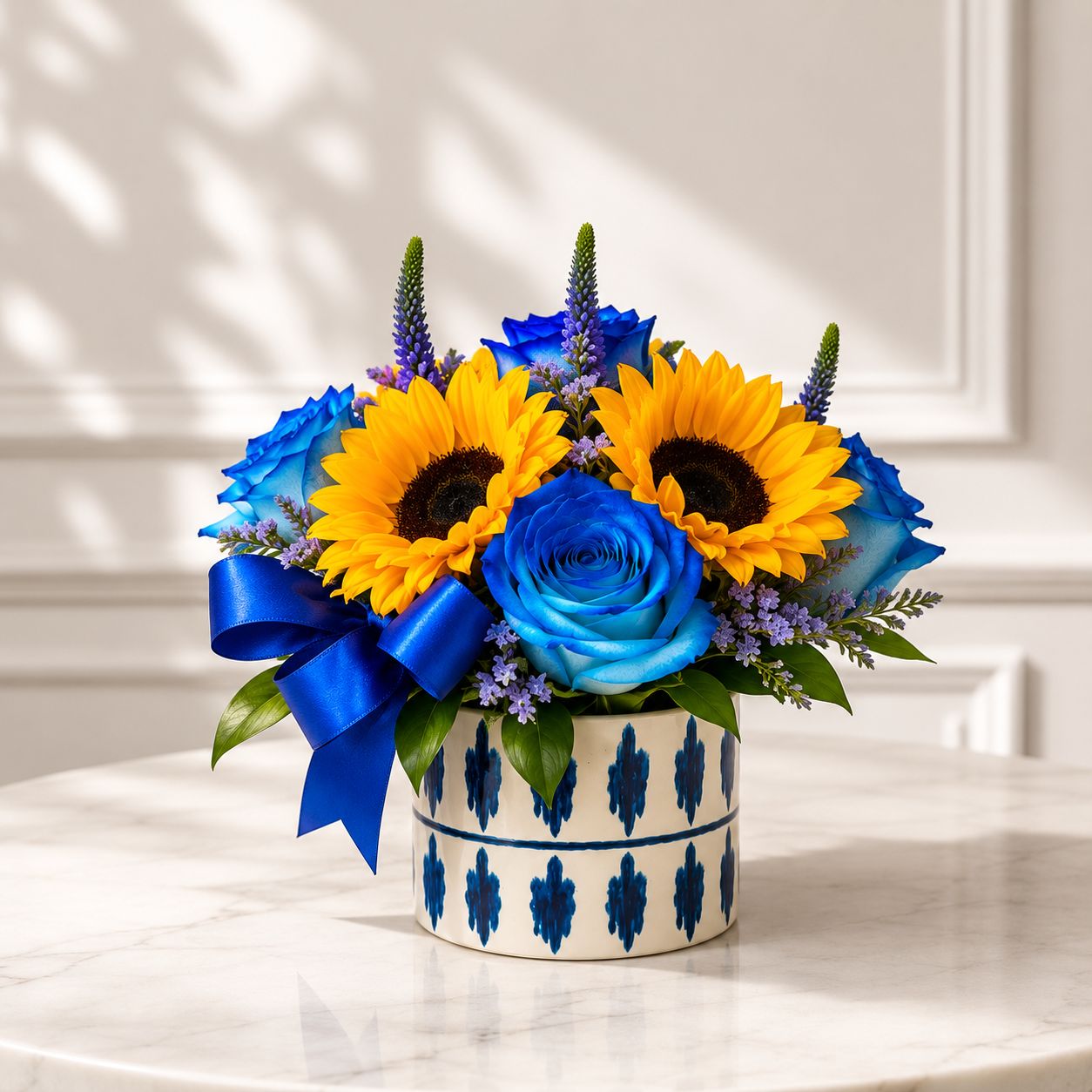 Arreglo Rosas Azules y Girasoles