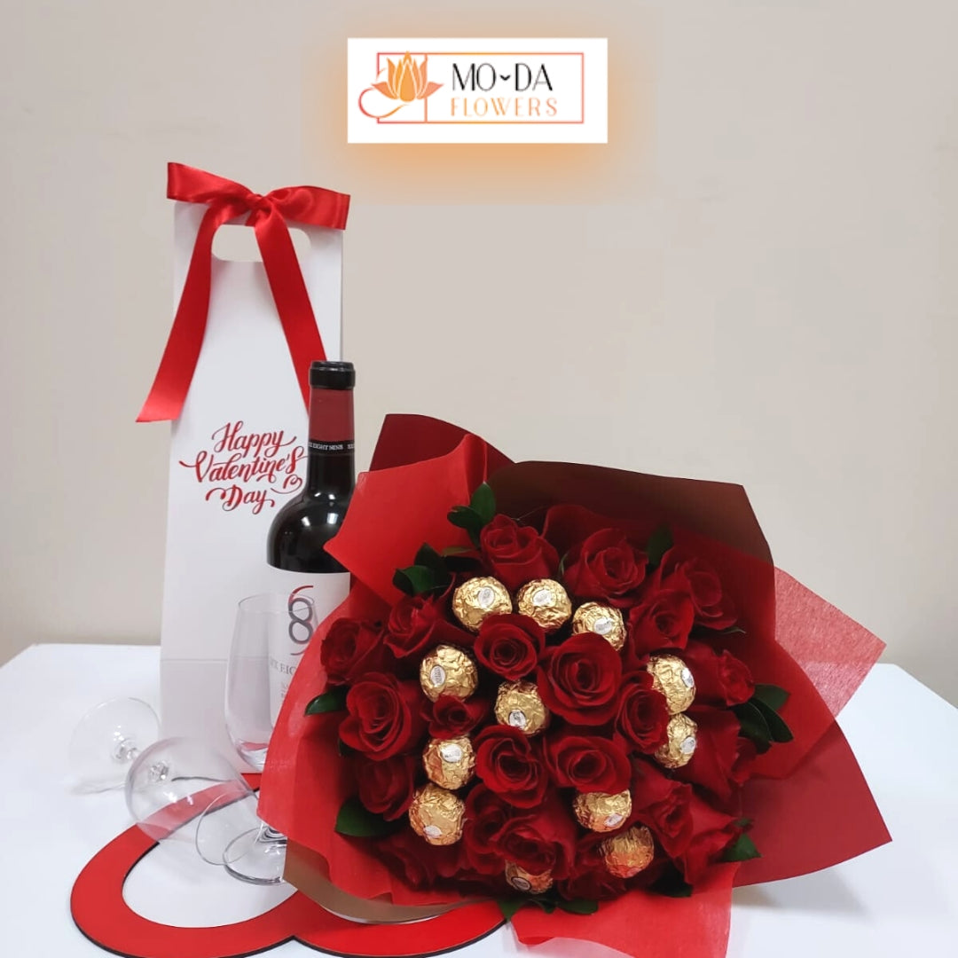 bouquet de rosas rojas,chocolates botella de vino y copas